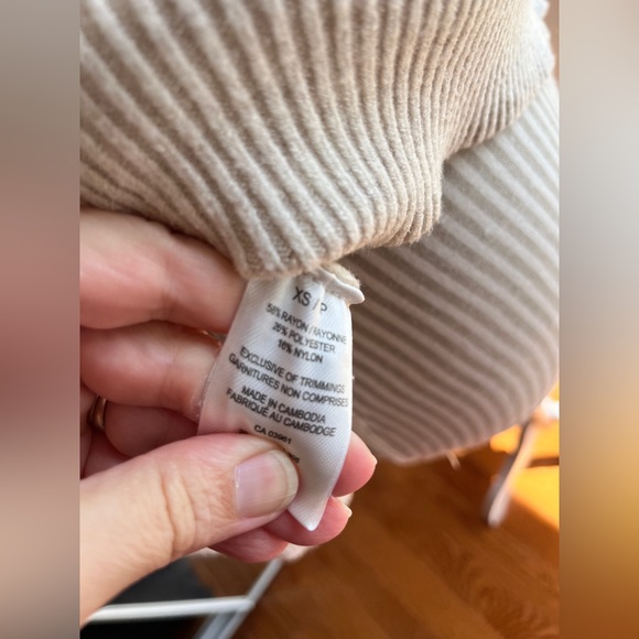 2/$20 Cream waffle hoodie size xs - Picture 4 of 4